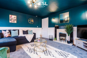 Stylish 3 Bedroom Townhouse close to Chester City Centre - Ideal for Families, Groups and Contractors